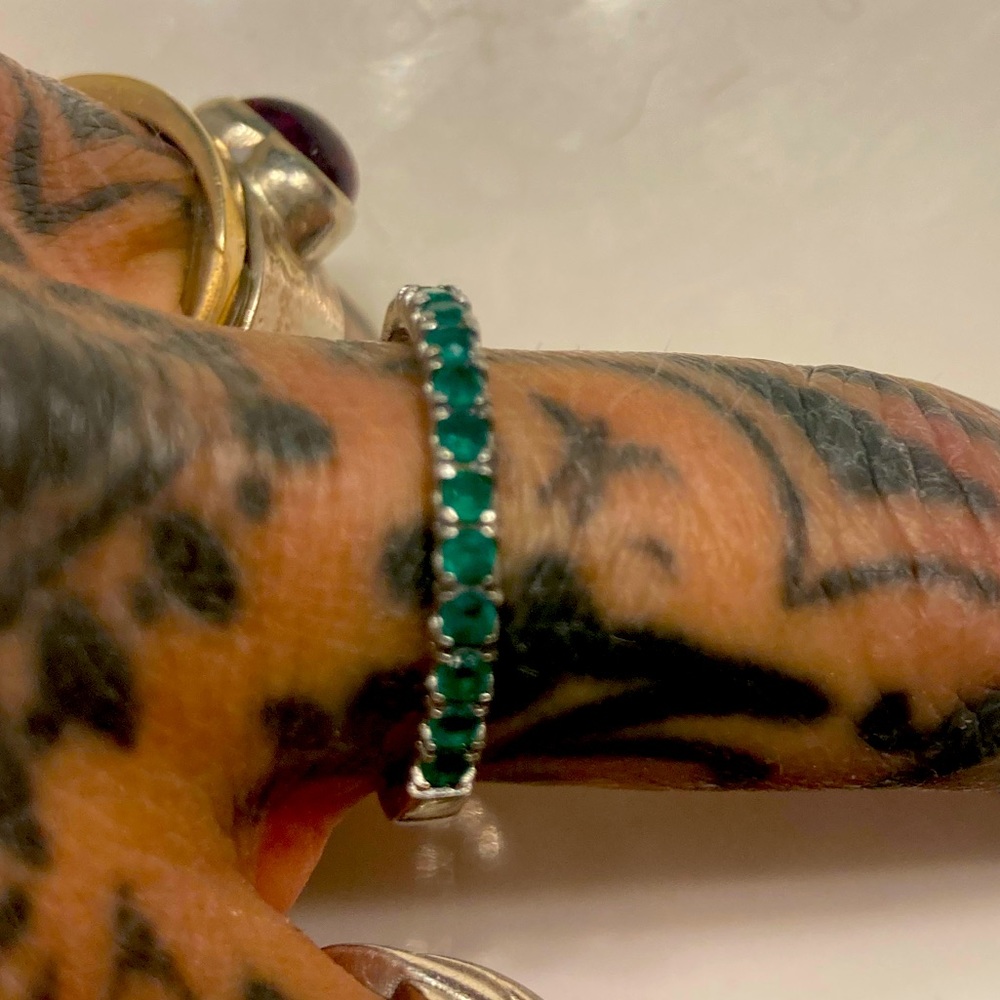 Emerald/silver band